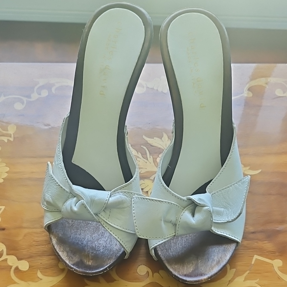 Charles David White Knot-Front Slip-On Sandals - Women Sz 5
